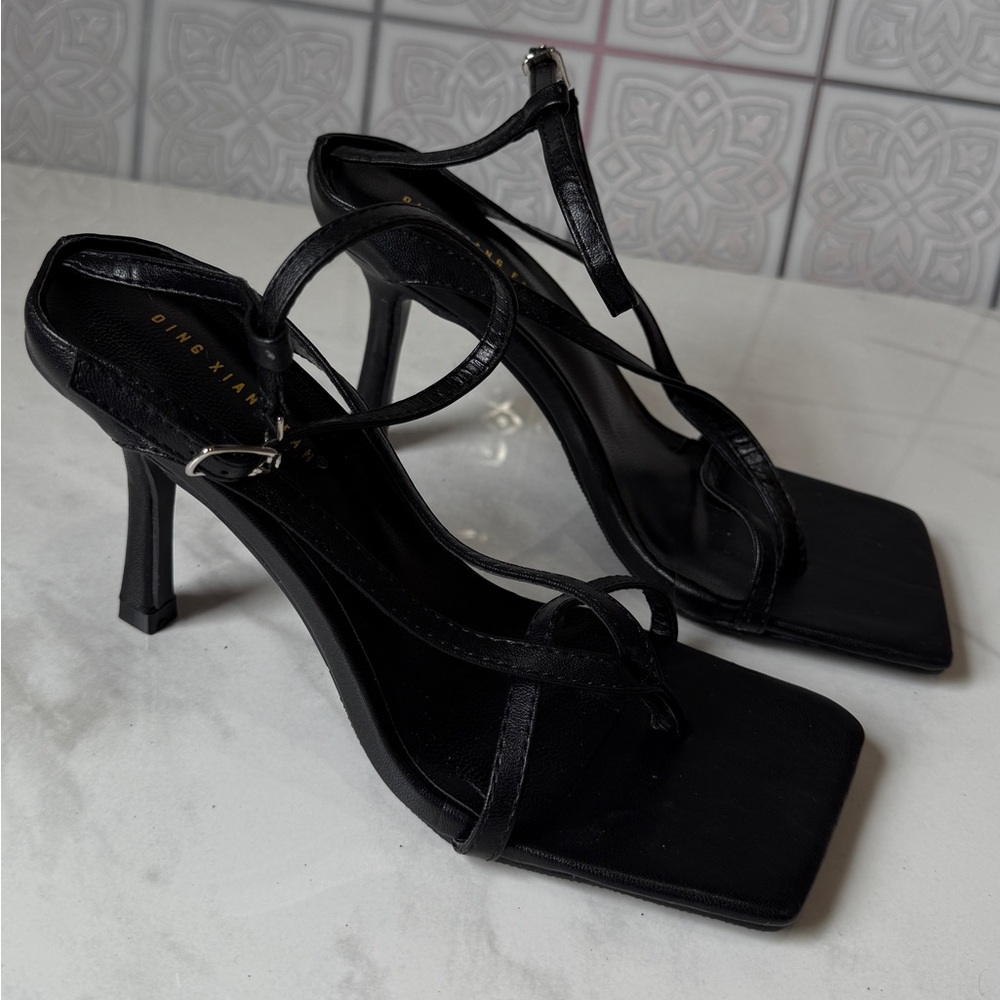 Chic Black Strappy Heels